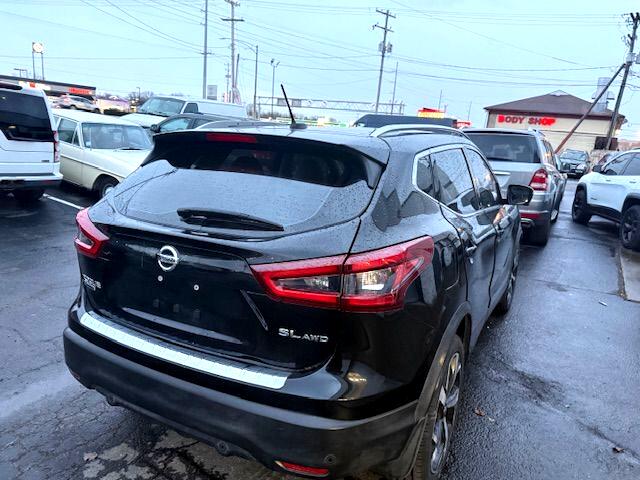 Nissan Rogue Sport  2021