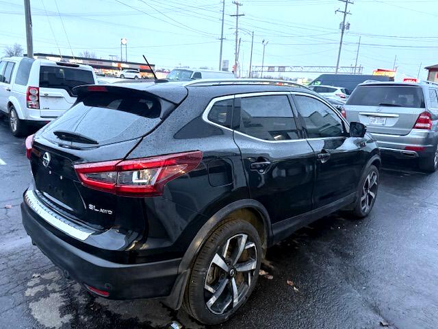 Nissan Rogue Sport  2021