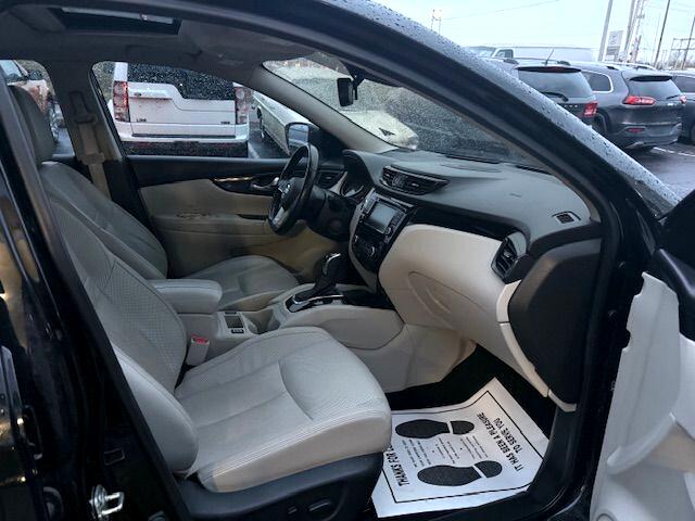 Nissan Rogue Sport  2021