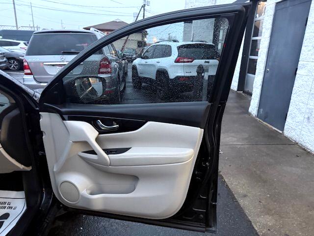 Nissan Rogue Sport  2021