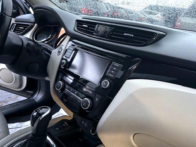 Nissan Rogue Sport  2021