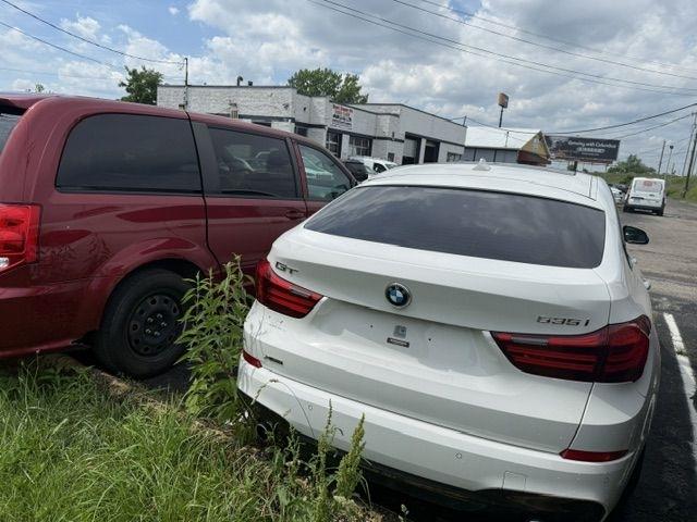 BMW 5-Series Gran Turismo  2015