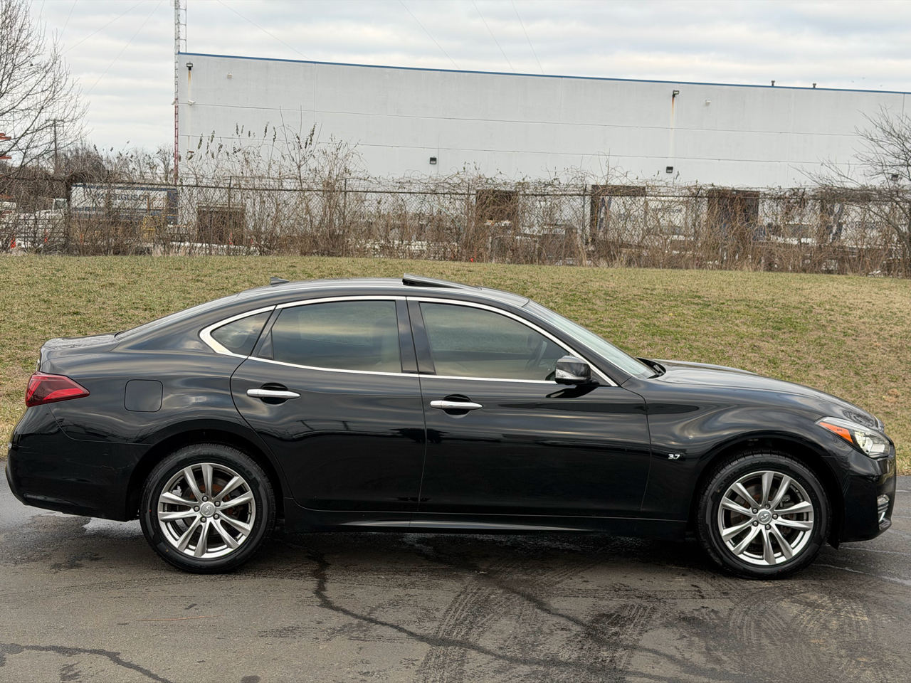 Infiniti Q70 4dr Sdn V6 AWD 2015