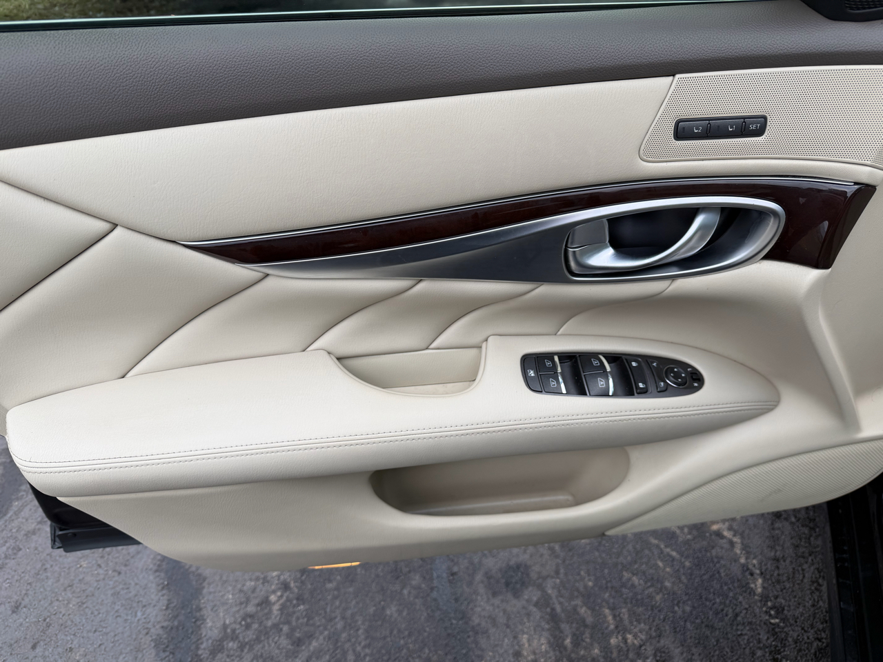 Infiniti Q70 4dr Sdn V6 AWD 2015