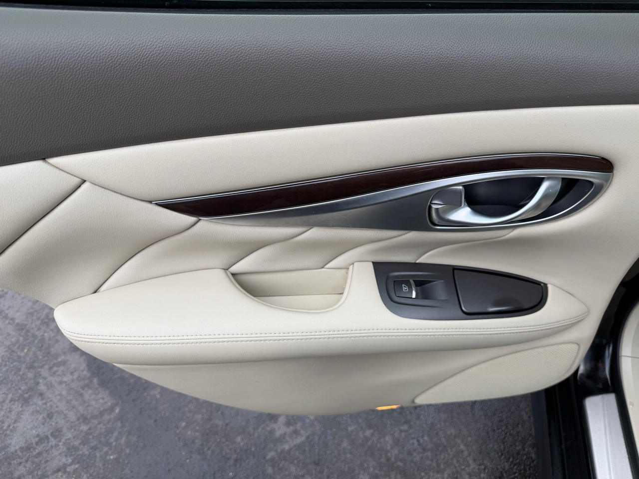 Infiniti Q70 4dr Sdn V6 AWD 2015