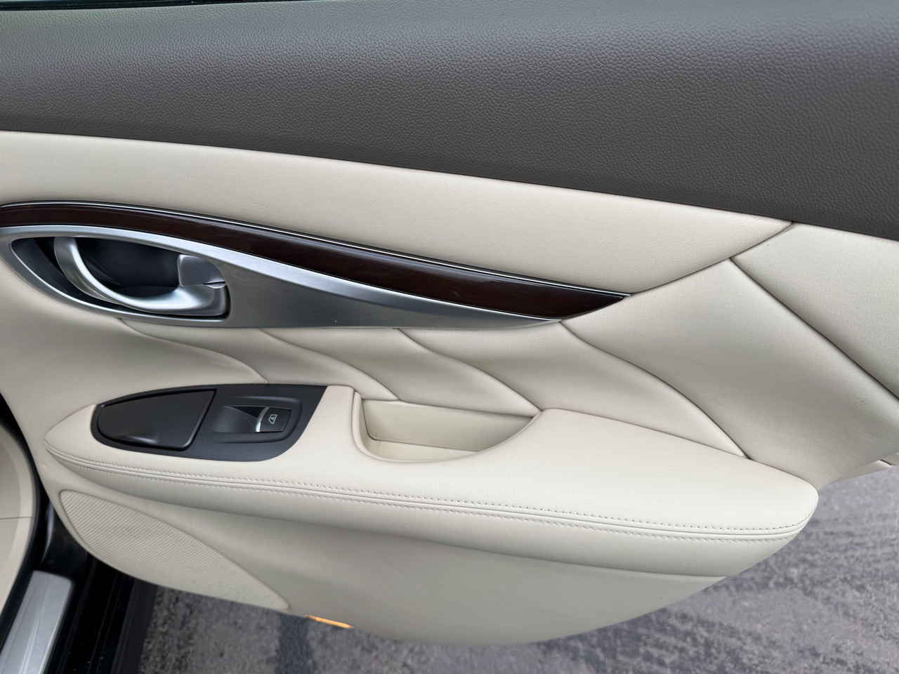 Infiniti Q70 4dr Sdn V6 AWD 2015