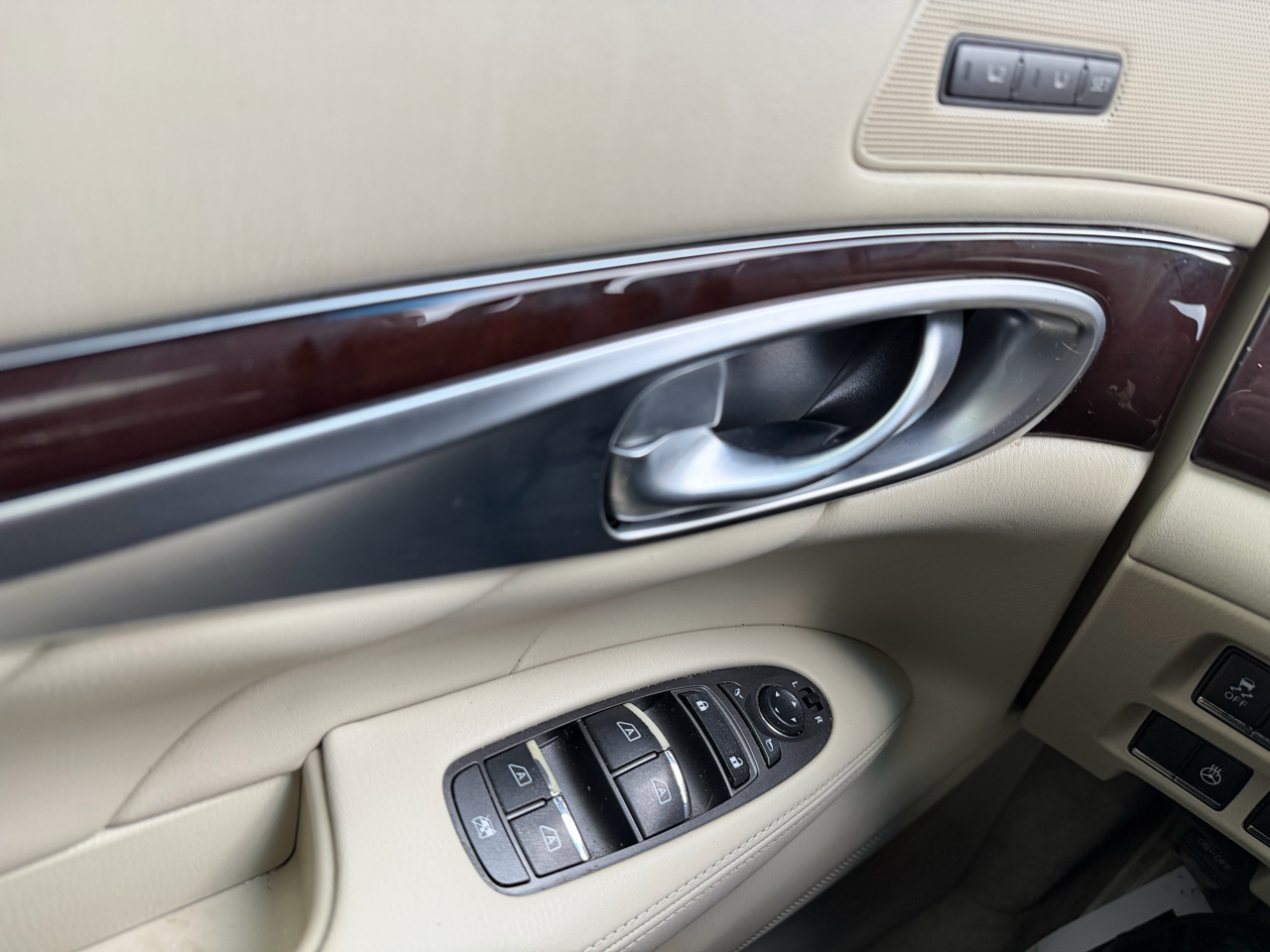 Infiniti Q70 4dr Sdn V6 AWD 2015