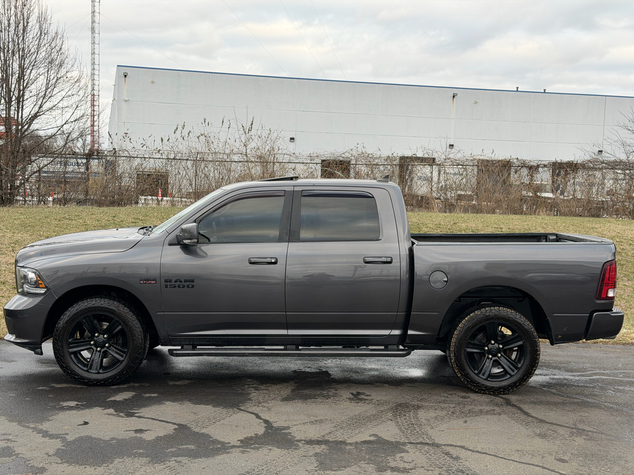 RAM 1500 Night 4x4 Crew Cab 5'7" Box 2018