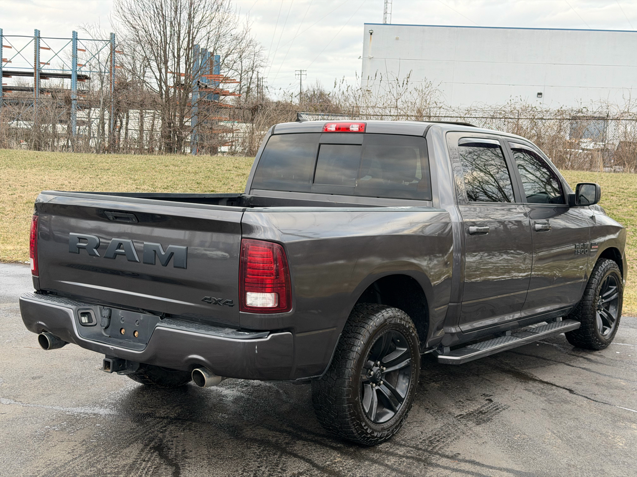 RAM 1500 Night 4x4 Crew Cab 5'7" Box 2018