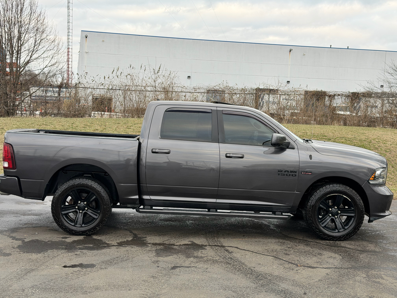 RAM 1500 Night 4x4 Crew Cab 5'7" Box 2018