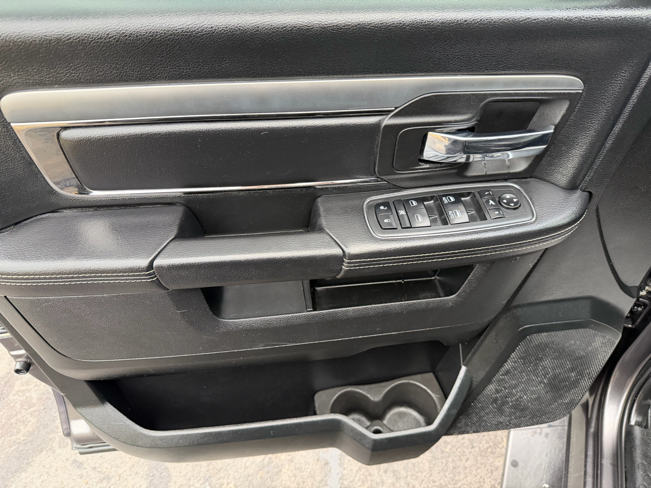 RAM 1500 Night 4x4 Crew Cab 5'7" Box 2018