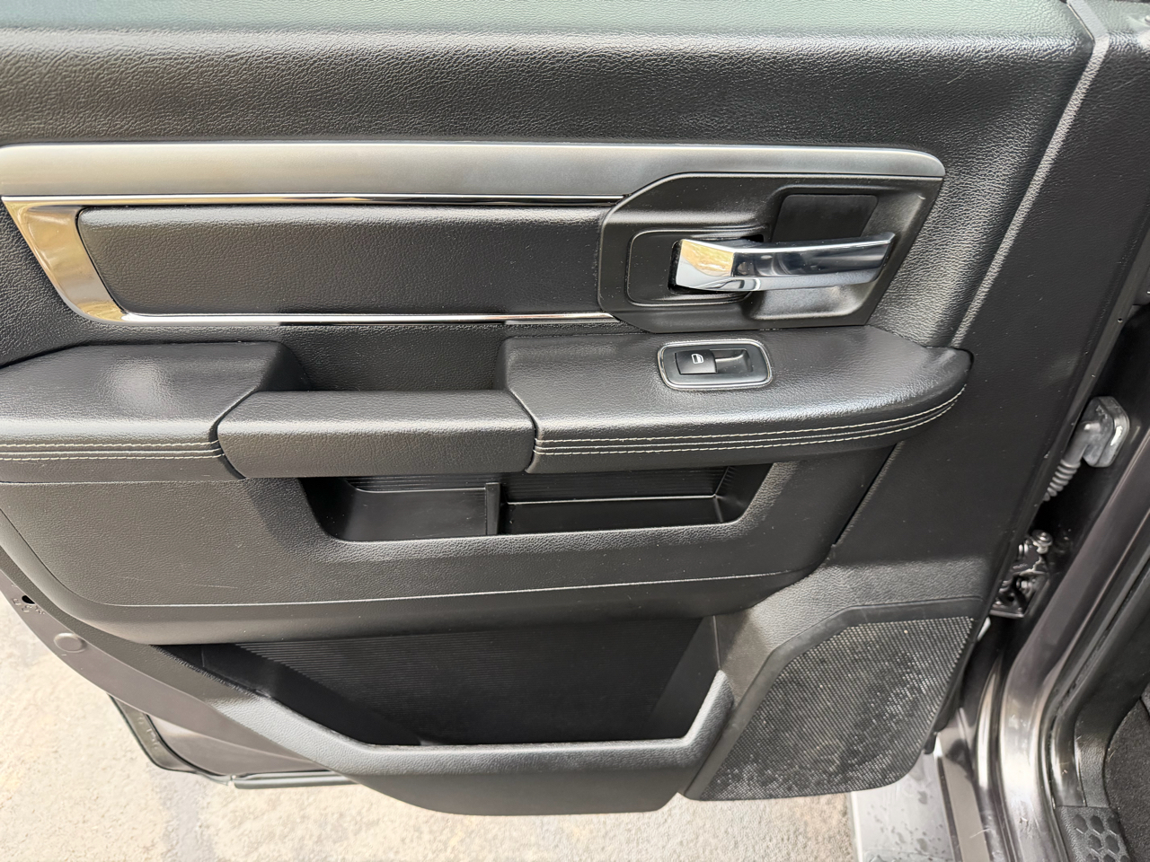 RAM 1500 Night 4x4 Crew Cab 5'7" Box 2018