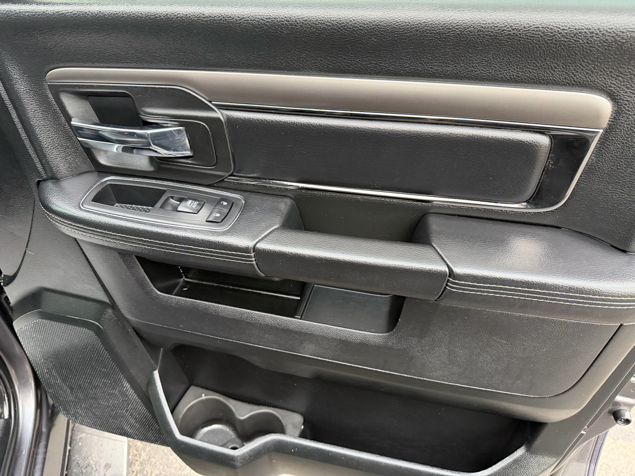 RAM 1500 Night 4x4 Crew Cab 5'7" Box 2018