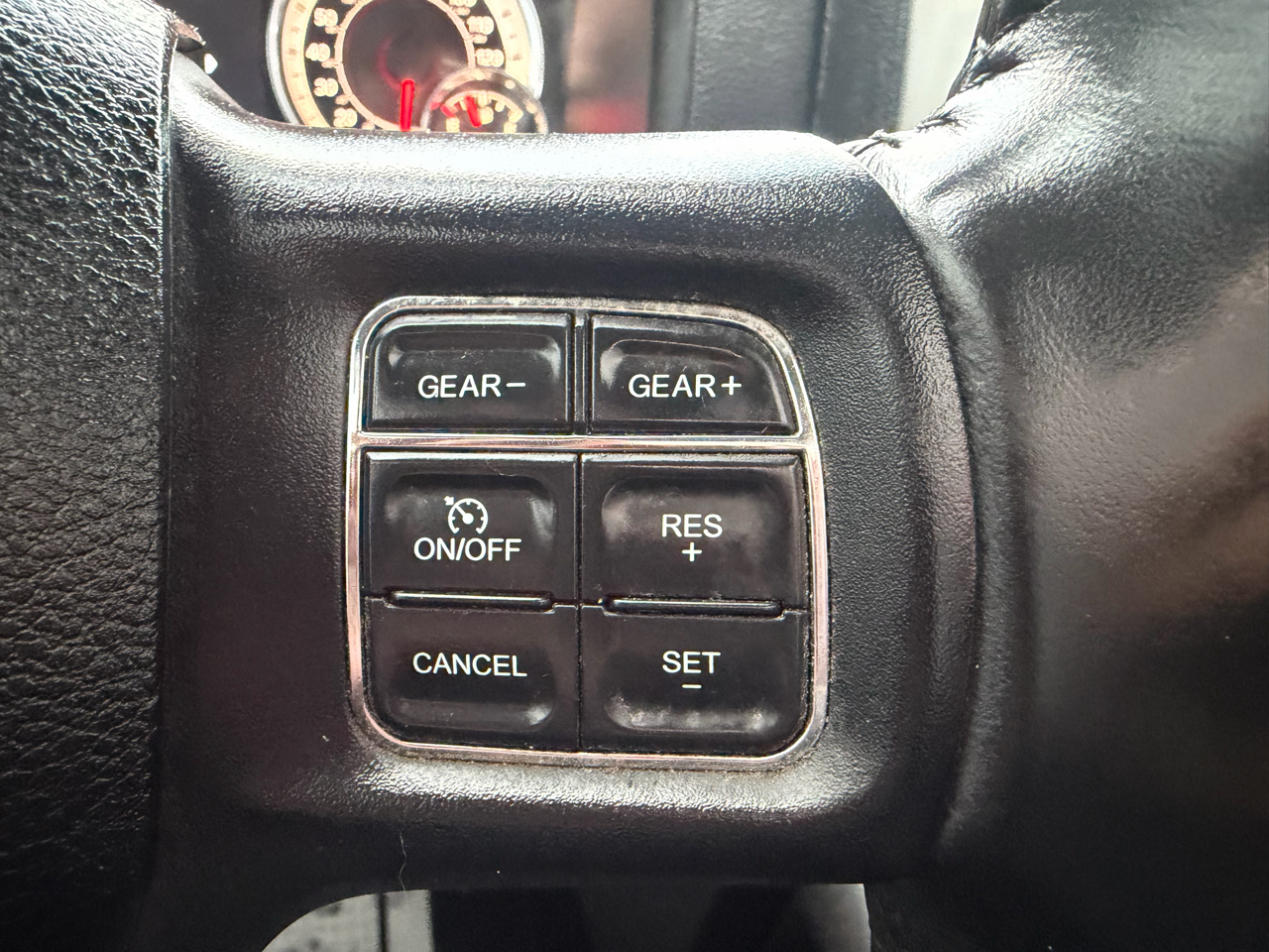 RAM 1500 Night 4x4 Crew Cab 5'7" Box 2018