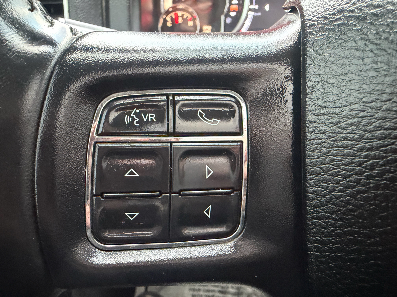 RAM 1500 Night 4x4 Crew Cab 5'7" Box 2018