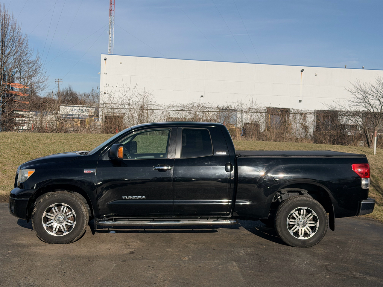 Toyota Tundra 4WD Truck Dbl 5.7L V8 6-Spd AT LTD (Natl) 2008