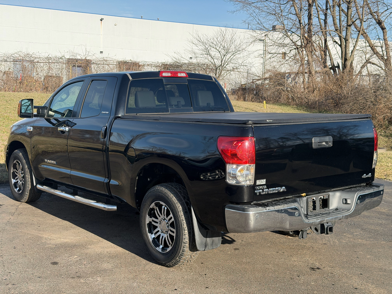 Toyota Tundra 4WD Truck Dbl 5.7L V8 6-Spd AT LTD (Natl) 2008