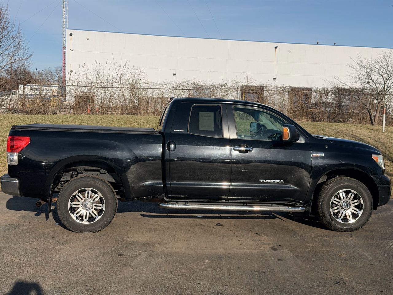 Toyota Tundra 4WD Truck Dbl 5.7L V8 6-Spd AT LTD (Natl) 2008