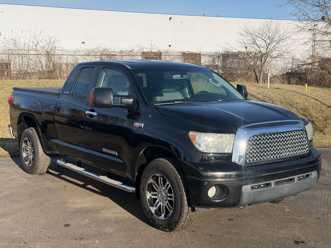 Toyota Tundra 4WD Truck Dbl 5.7L V8 6-Spd AT LTD (Natl) 2008