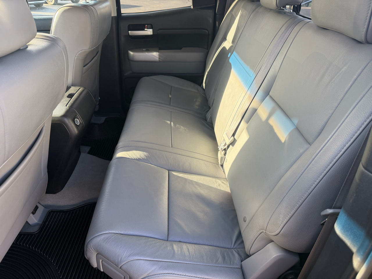 Toyota Tundra 4WD Truck Dbl 5.7L V8 6-Spd AT LTD (Natl) 2008