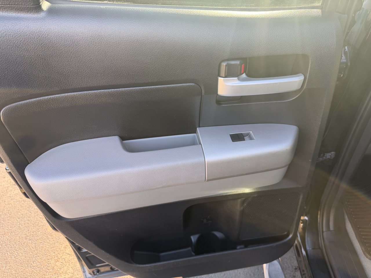 Toyota Tundra 4WD Truck Dbl 5.7L V8 6-Spd AT LTD (Natl) 2008