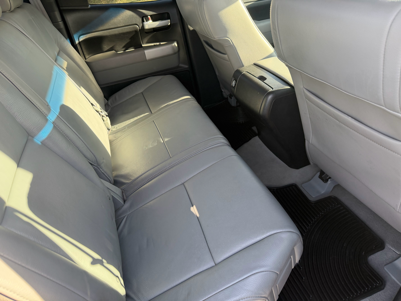 Toyota Tundra 4WD Truck Dbl 5.7L V8 6-Spd AT LTD (Natl) 2008