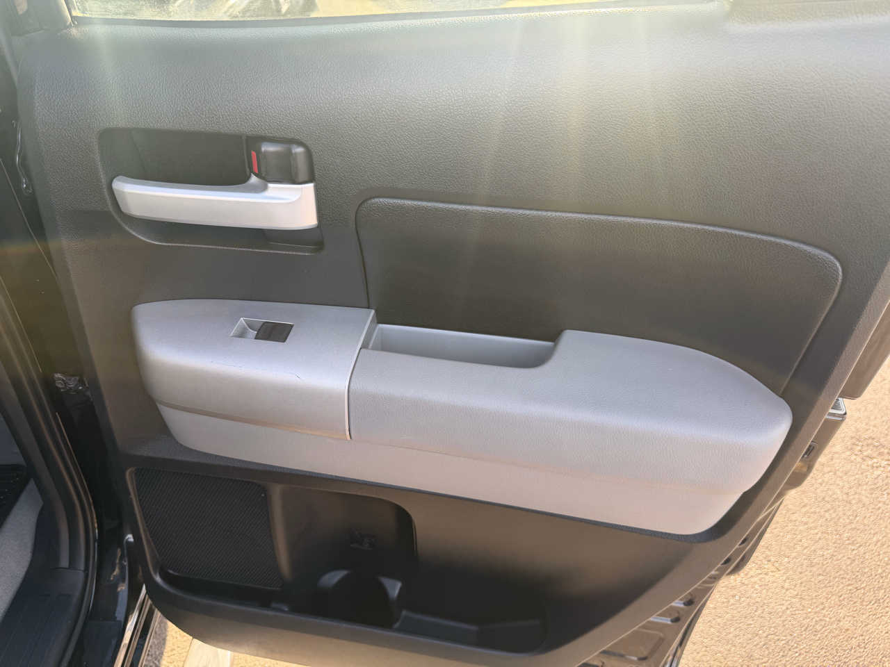 Toyota Tundra 4WD Truck Dbl 5.7L V8 6-Spd AT LTD (Natl) 2008