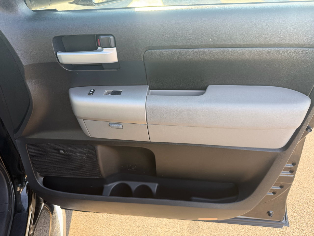 Toyota Tundra 4WD Truck Dbl 5.7L V8 6-Spd AT LTD (Natl) 2008