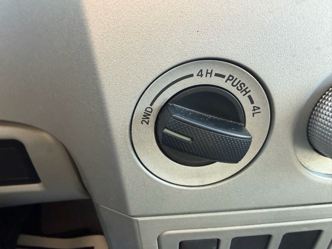 Toyota Tundra 4WD Truck Dbl 5.7L V8 6-Spd AT LTD (Natl) 2008