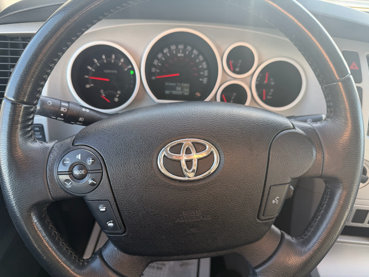 Toyota Tundra 4WD Truck Dbl 5.7L V8 6-Spd AT LTD (Natl) 2008