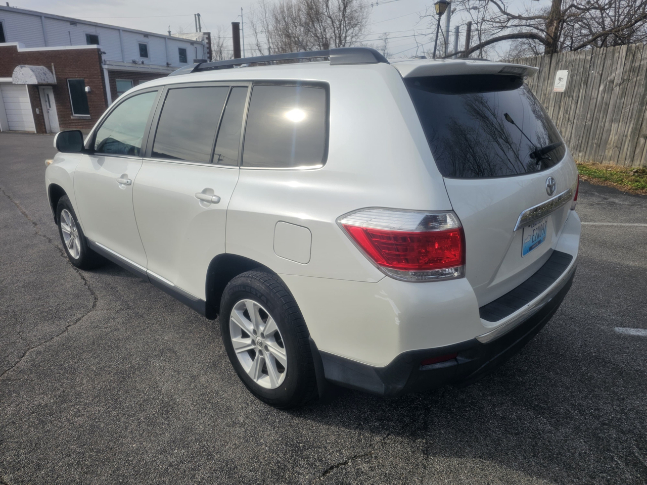 Toyota Highlander 4WD 4dr V6 (Natl) 2012