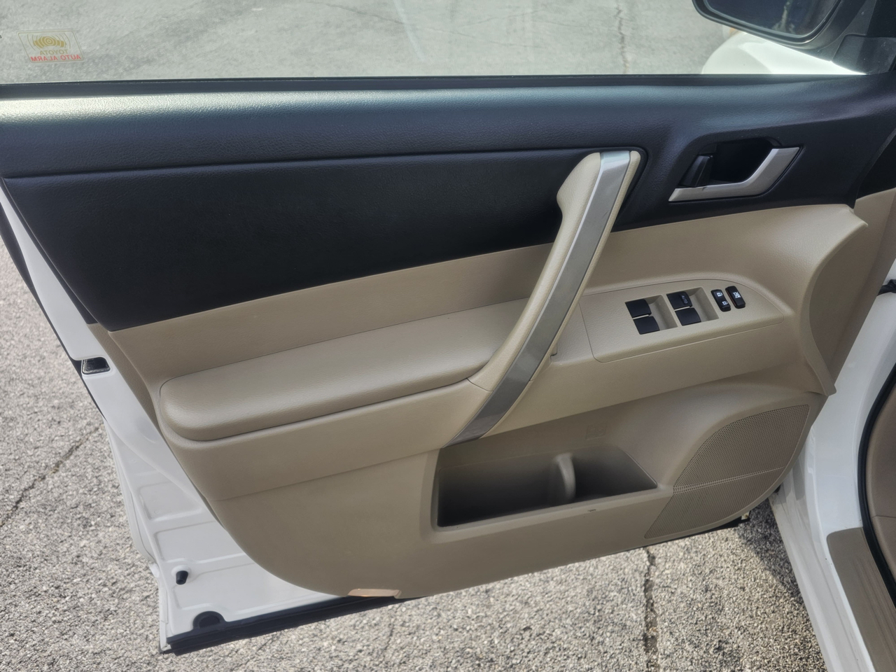 Toyota Highlander 4WD 4dr V6 (Natl) 2012