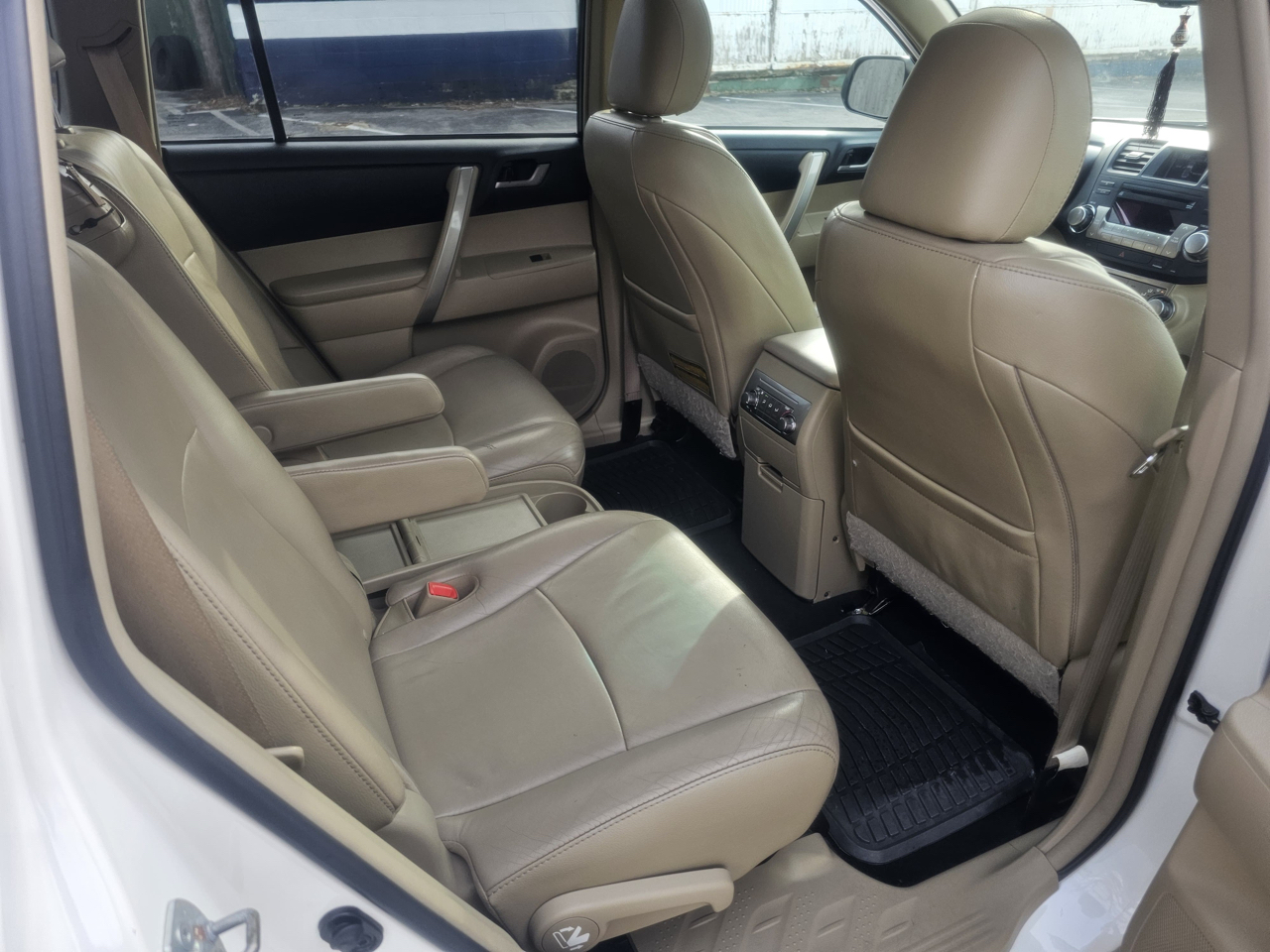 Toyota Highlander 4WD 4dr V6 (Natl) 2012