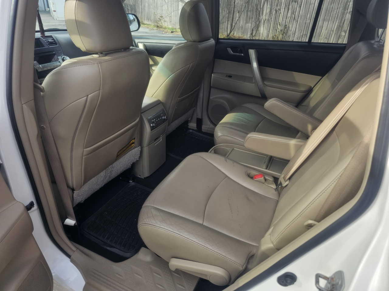 Toyota Highlander 4WD 4dr V6 (Natl) 2012