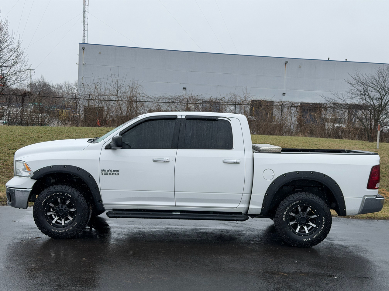RAM 1500 4WD Crew Cab 140.5" SLT 2013