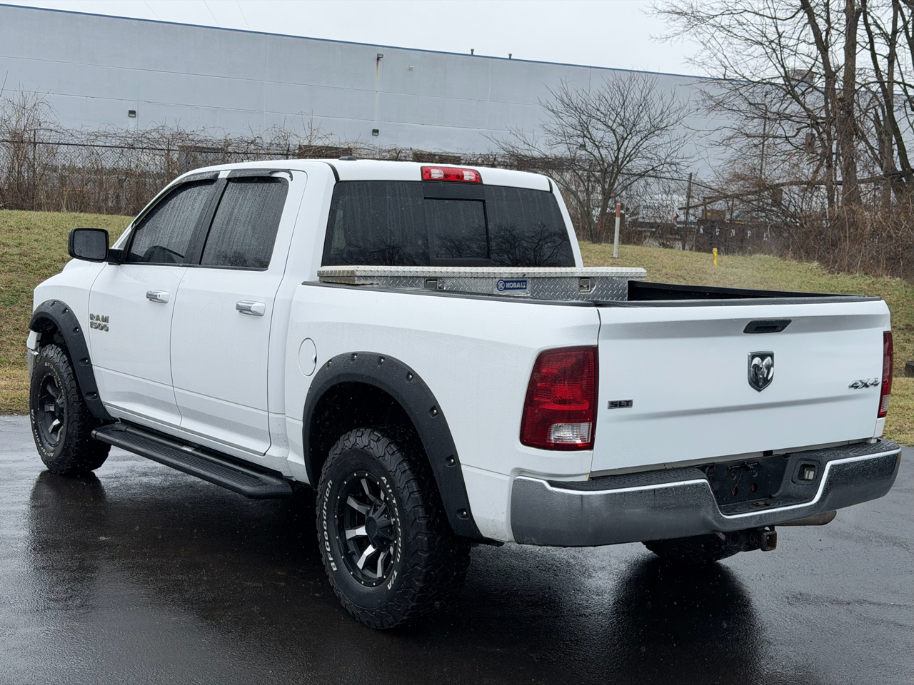 RAM 1500 4WD Crew Cab 140.5" SLT 2013