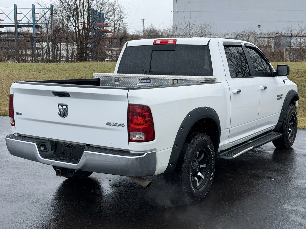 RAM 1500 4WD Crew Cab 140.5" SLT 2013