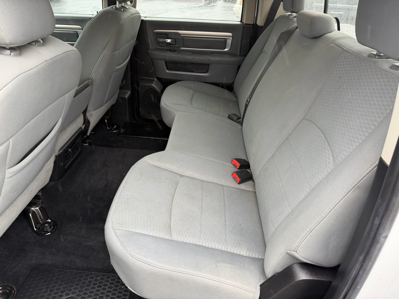 RAM 1500 4WD Crew Cab 140.5" SLT 2013