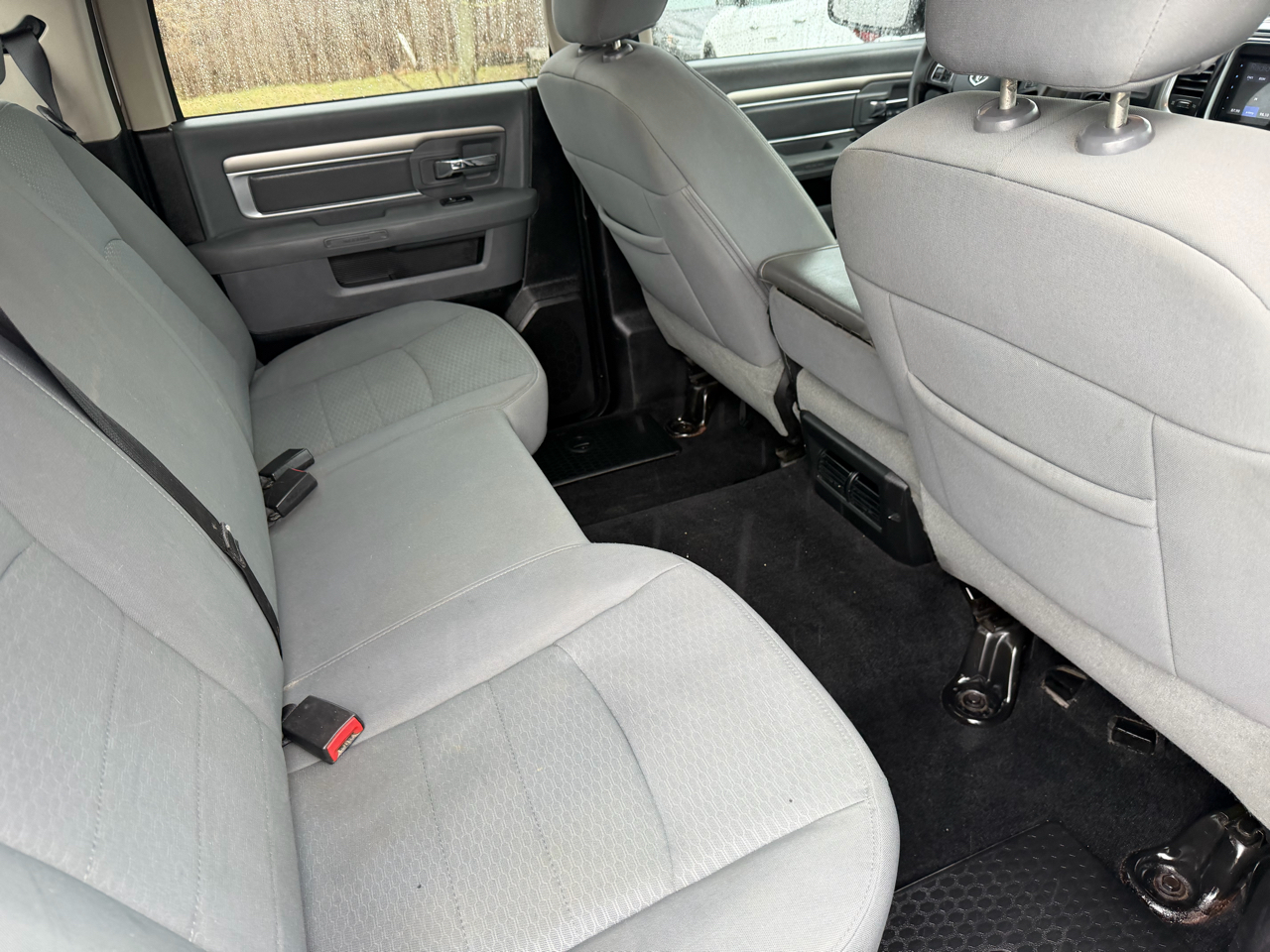 RAM 1500 4WD Crew Cab 140.5" SLT 2013