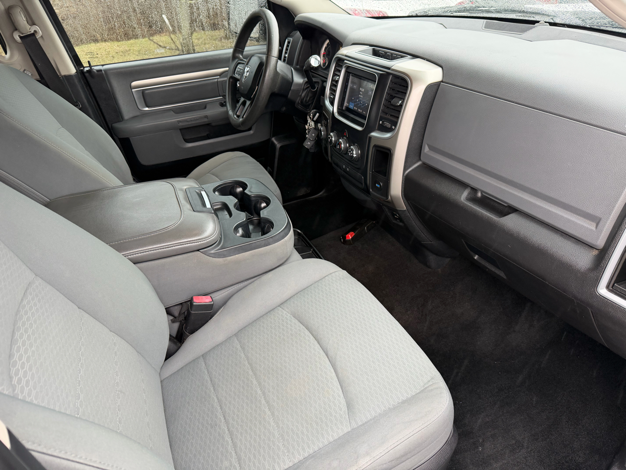 RAM 1500 4WD Crew Cab 140.5" SLT 2013