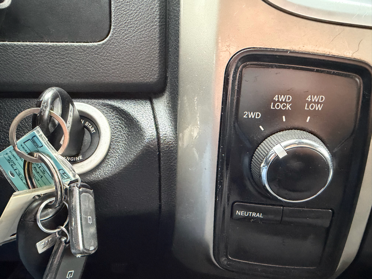 RAM 1500 4WD Crew Cab 140.5" SLT 2013