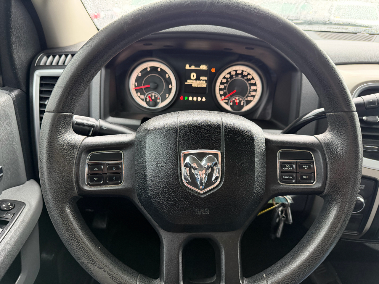 RAM 1500 4WD Crew Cab 140.5" SLT 2013