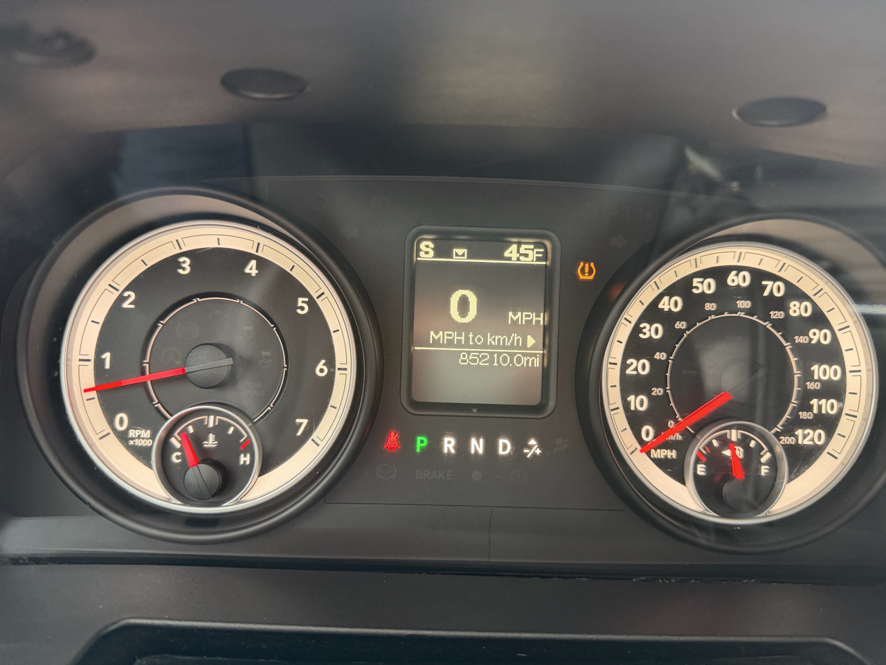 RAM 1500 4WD Crew Cab 140.5" SLT 2013