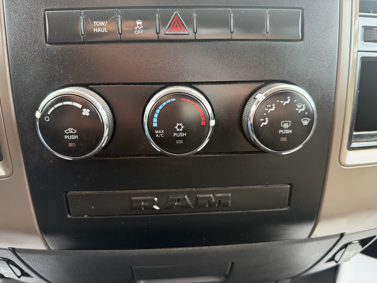 RAM 1500 4WD Quad Cab 140.5" Express 2012