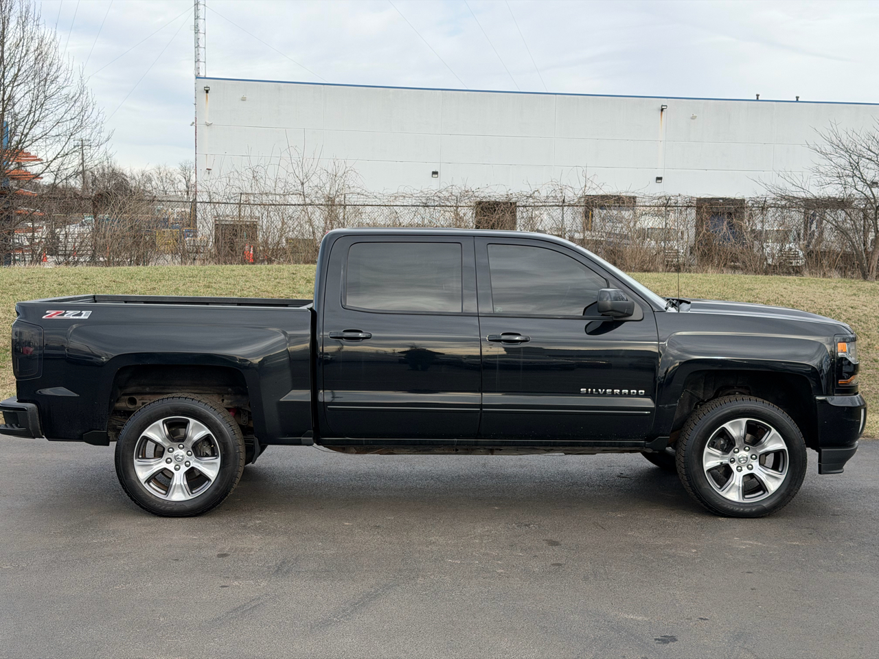 Chevrolet Silverado 1500 4WD Crew Cab 143.5" LT w/2LT 2017