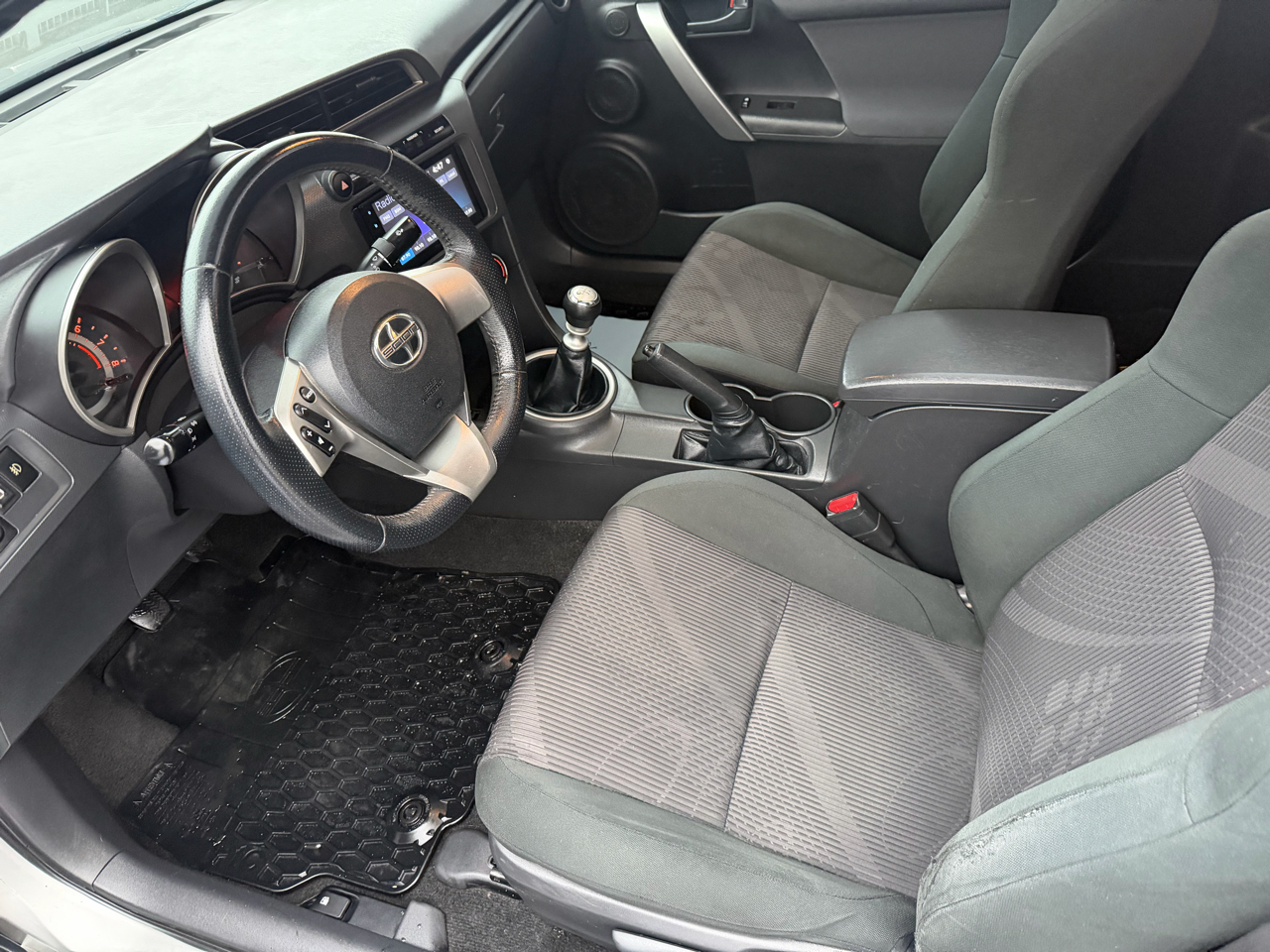 Scion tC 2dr HB Man (Natl) 2011