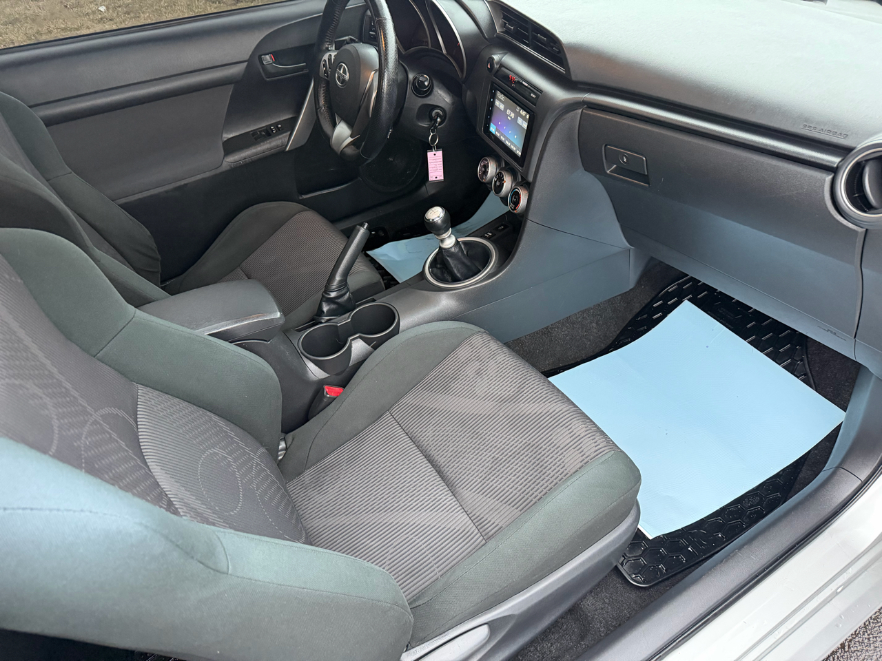 Scion tC 2dr HB Man (Natl) 2011