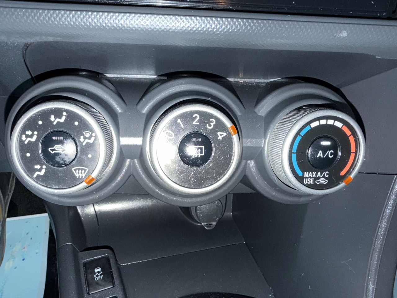 Scion tC 2dr HB Man (Natl) 2011