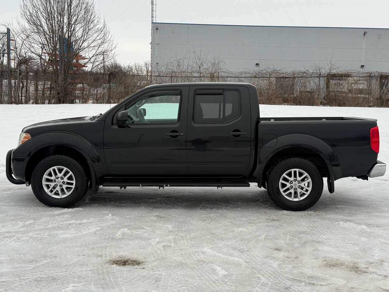 Nissan Frontier 4WD Crew Cab SWB Auto SV 2015