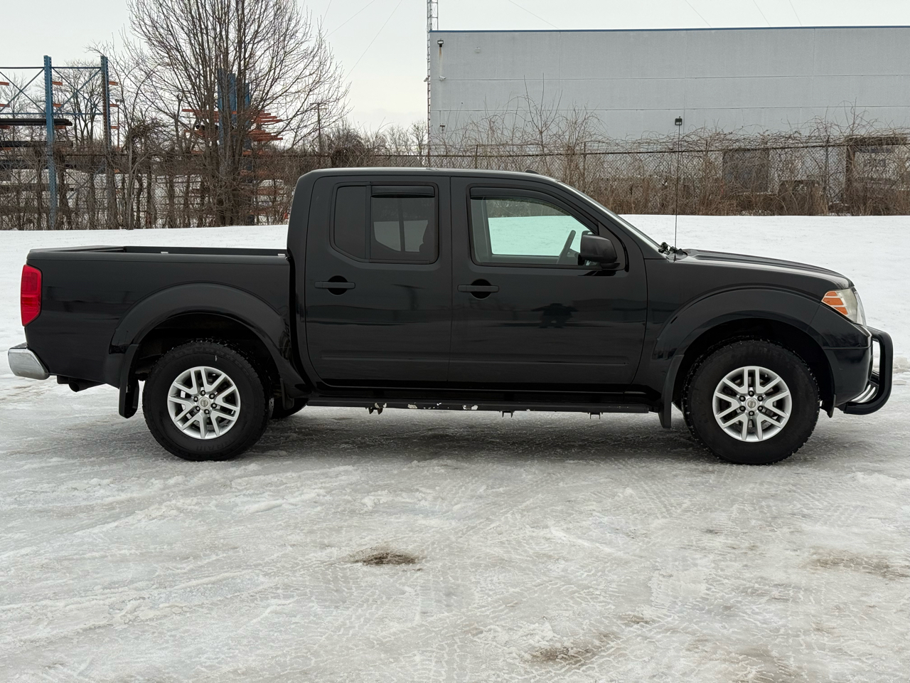 Nissan Frontier 4WD Crew Cab SWB Auto SV 2015